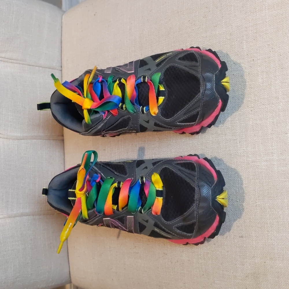 New Balance 610 V3 Trail Running Sneakers Black Pink